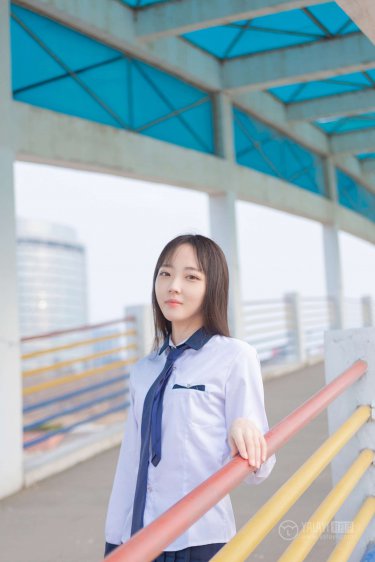 《女教授》高清完整版